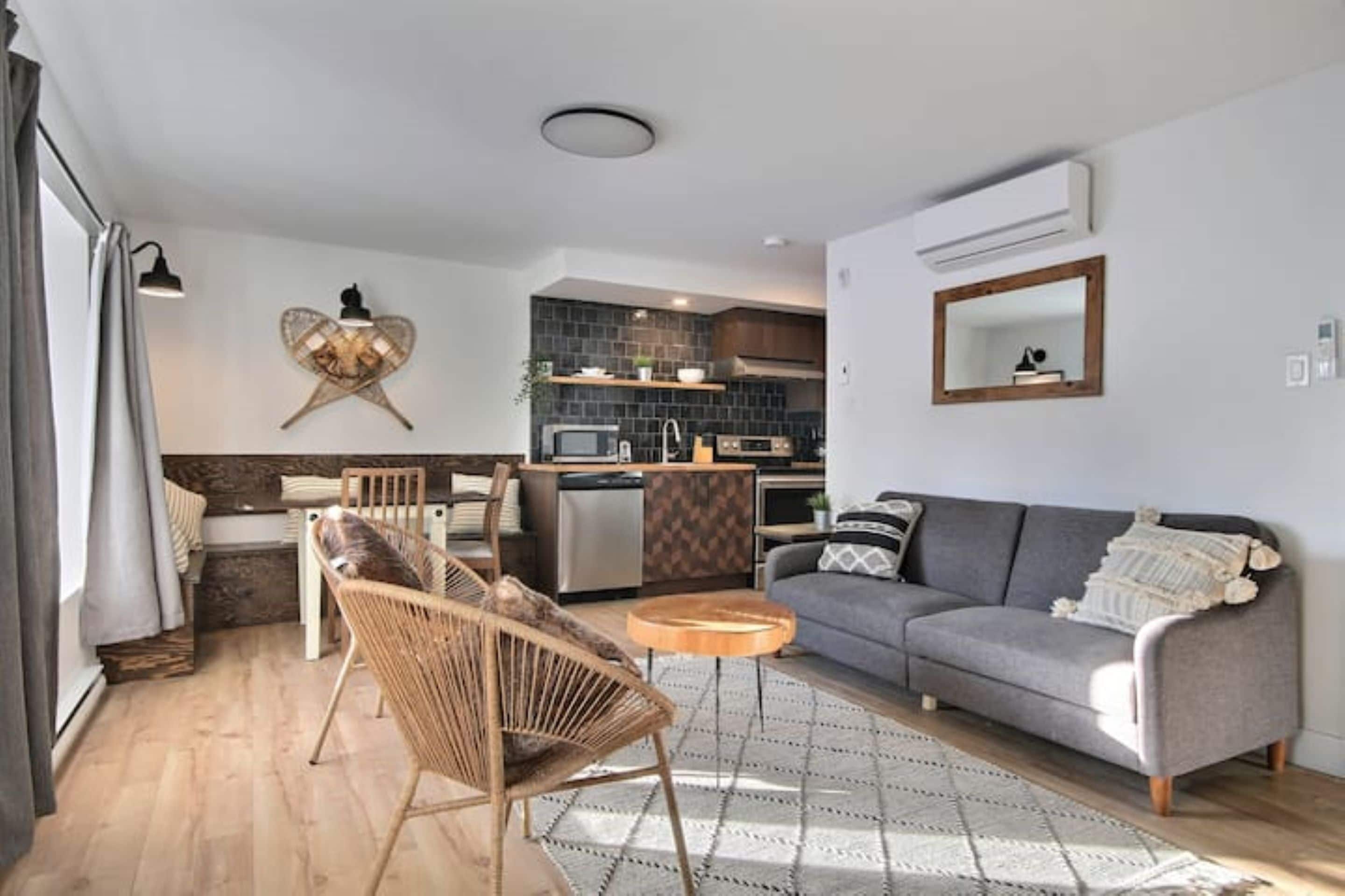 Deluxe Apartment (#5) | Living area | TV