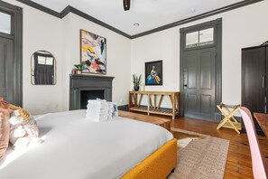 3 soverom, skrivebord, strykejern/-brett og internettilgang