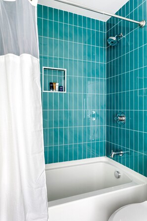Haartrockner, Seife, Shampoo, Toilettenpapier
