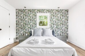 2 bedrooms, iron/ironing board, WiFi