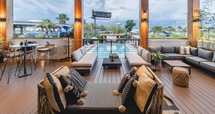 Live Your Dreams at Nellie at The Quad