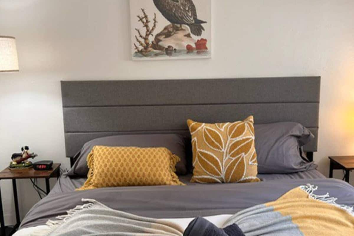 2 Schlafzimmer, hochwertige Bettwaren, Daunenbettdecken