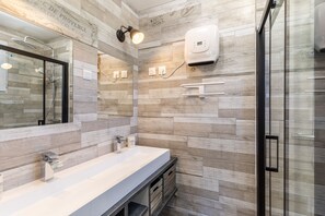 Hair dryer, towels - Villa La Roche Rouge (Pougnadoresse)