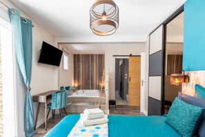 4 bedrooms, iron/ironing board, free WiFi, bed sheets - Villa La Roche Rouge (Pougnadoresse)