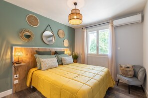 4 bedrooms, iron/ironing board, free WiFi, bed sheets