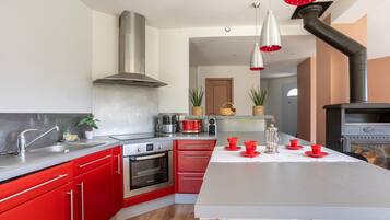 Réfrigérateur, micro-ondes, four, lave-vaisselle