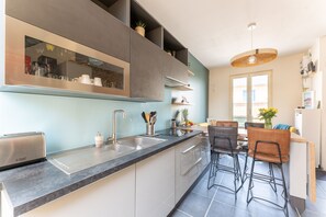 Fridge, microwave, oven, dishwasher - Josianne - Two Bedroom House, Sleeps 4 (Mers-les-Bains)