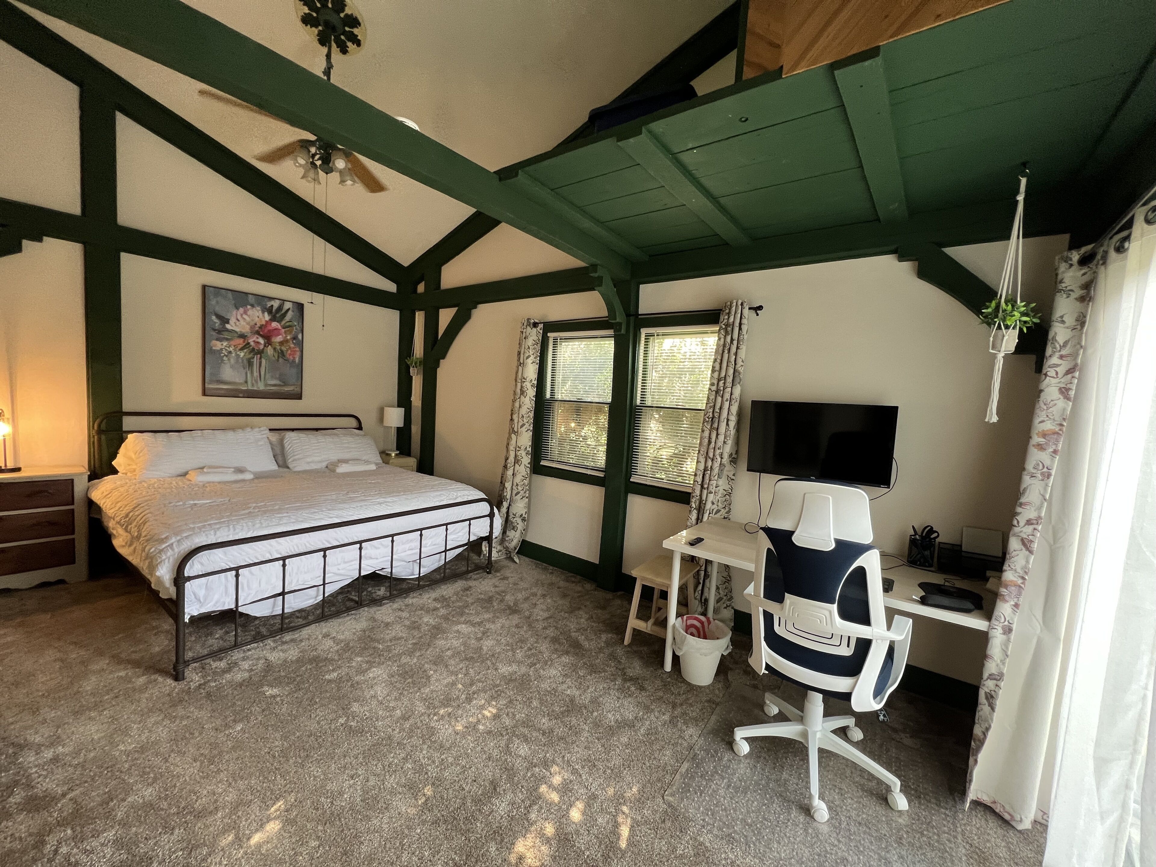 3 chambres, bureau, Wi-Fi gratuit, draps fournis