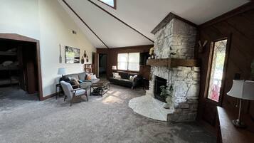 TV, fireplace, DVD player, books