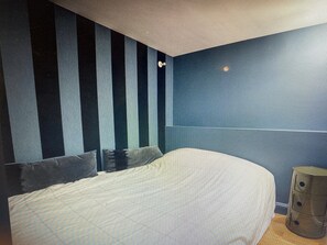 3 عدّة غرف نوم وواي فاي وملاءات أسرّة