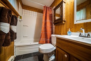 Hårføner, håndklær og toalettpapir