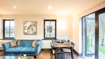 Luxury Cottage, Private Bathroom, Garden View | Lounge