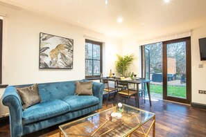 Luxury-Ferienhaus, eigenes Bad, Gartenblick | Lounge