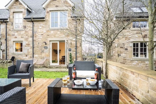 Northern Hideaways Apple Store, Ellingham