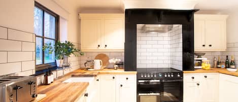 Luxury-Ferienhaus, eigenes Bad, Gartenblick | Gemeinschaftsküche