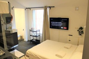 WiFi, bed sheets