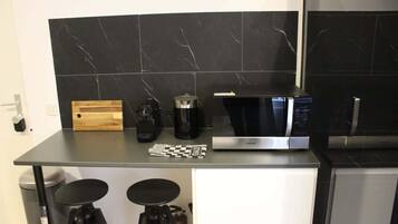 Micro-ondes, cafetière/bouilloire