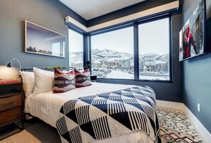 4 Schlafzimmer, Schreibtisch, Bügeleisen/Bügelbrett, Reisekinderbett