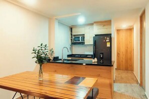 Fridge, microwave, oven, coffee/tea maker