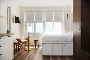 1 bedroom, desk, iron/ironing board, WiFi