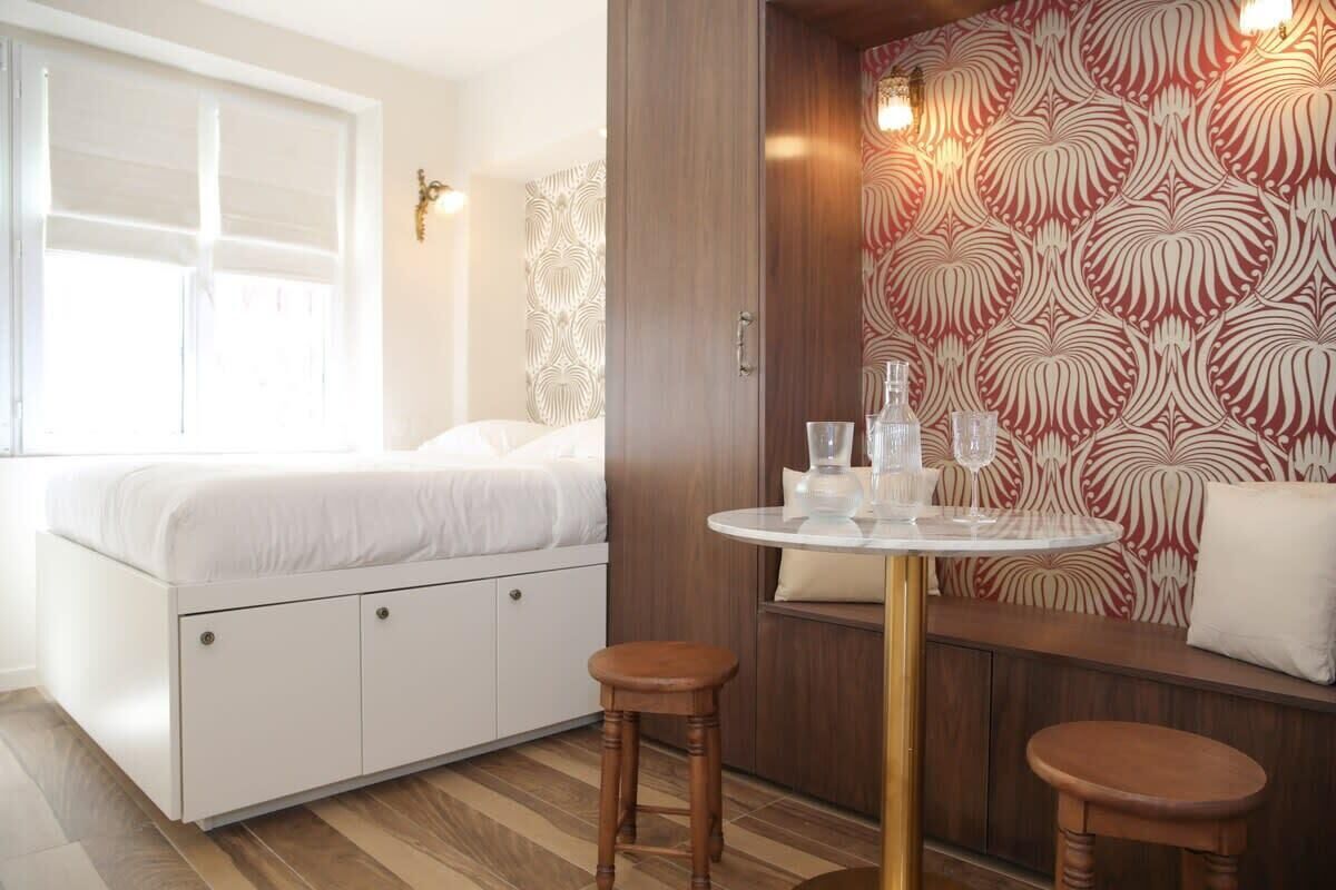 1 bedroom, desk, iron/ironing board, WiFi