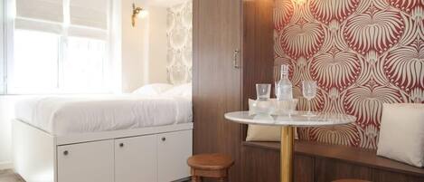 1 bedroom, desk, iron/ironing board, WiFi