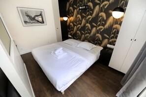 Iron/ironing board, WiFi, bed sheets