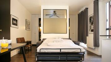 Iron/ironing board, WiFi, bed sheets