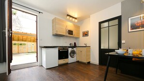 Unclassified image, 2 of 14, button - Paris 13eme  Appartement RDC, Idealement Situe (Paris)