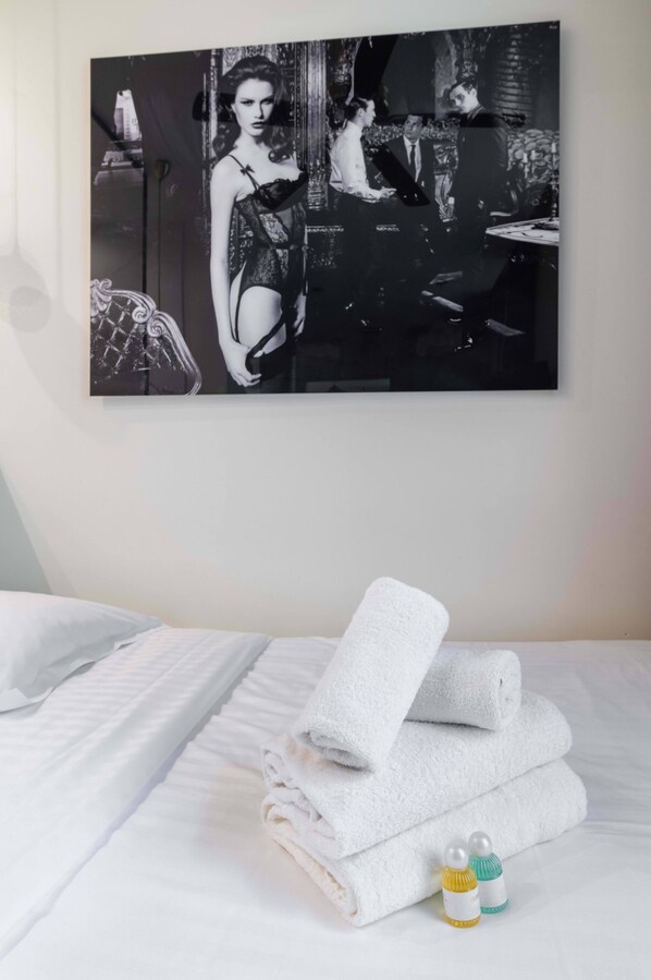 Iron/ironing board, WiFi, bed sheets