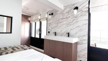 3 slaapkamers, een strijkplank/strijkijzer, wifi, beddengoed