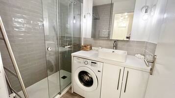 Shower, hair dryer, towels
