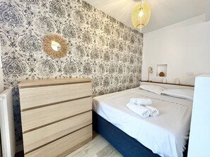 Iron/ironing board, free WiFi, bed sheets
