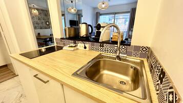 Fridge, microwave, dishwasher, coffee/tea maker
