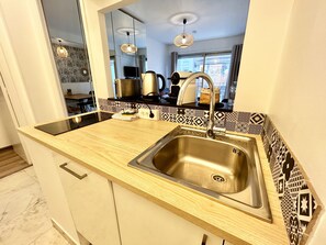 Fridge, microwave, stovetop, dishwasher