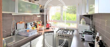 Réfrigérateur, micro-ondes, four, lave-vaisselle