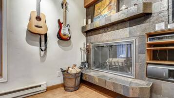 Condo (Expansive 2 Bedroom Downtown Aspen C) | Exterior