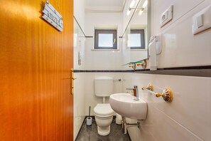 Apartment | Bathroom
