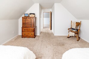 3 Schlafzimmer, Schreibtisch, Bügeleisen/Bügelbrett, Reisekinderbett