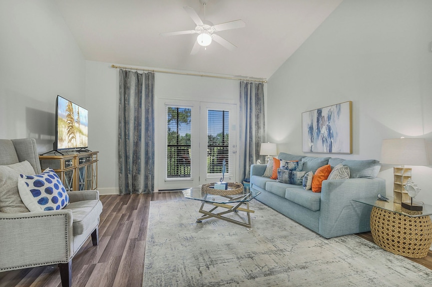 Large Upscale Condo Near Beaches-owa-work Groups Welcome-resort Style Pool! - Foley, AL