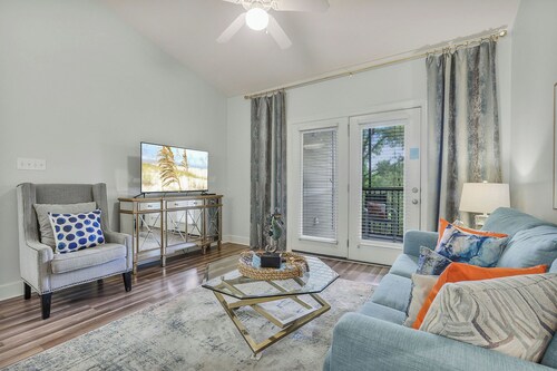 Large upscale Condo near BEACHES-OWA-all sports complexes-RESORT style pool!