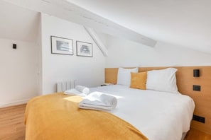 1 dormitorio, tabla de planchar con plancha, cuna de viaje y wifi