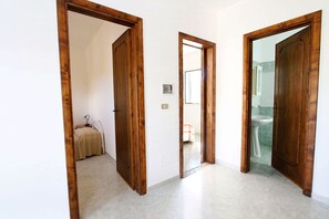 2 Schlafzimmer, Bügeleisen/Bügelbrett