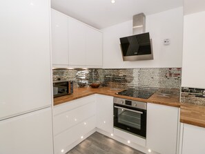 Cottage | Private kitchen - Seacider (Burnham-on-Sea)