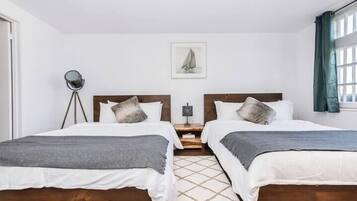 Deluxe Apartment | 2 bedrooms, iron/ironing board, free WiFi