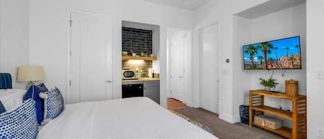 1 bedroom, desk, iron/ironing board, WiFi