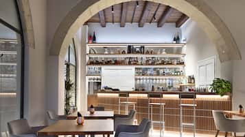 2 Bars/Lounges, Cocktailbar