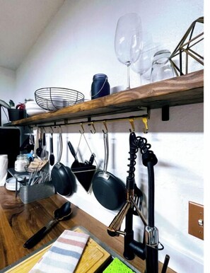 Fridge, microwave, coffee/tea maker, electric kettle - NEW! The Bear Den Near Airport, trails, glacier. (JUNEAU)