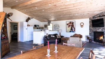 Deluxe Apartment | In-room dining