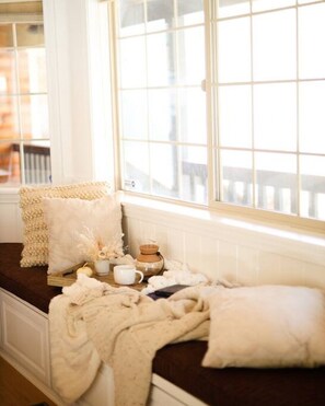 Interior - NAMU CABIN • Modern Chic Design w/ Spa & Gameroom (Big Bear Lake)